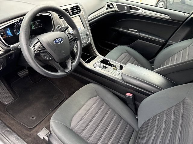 Used 2020 Ford Fusion SE FWD image 11