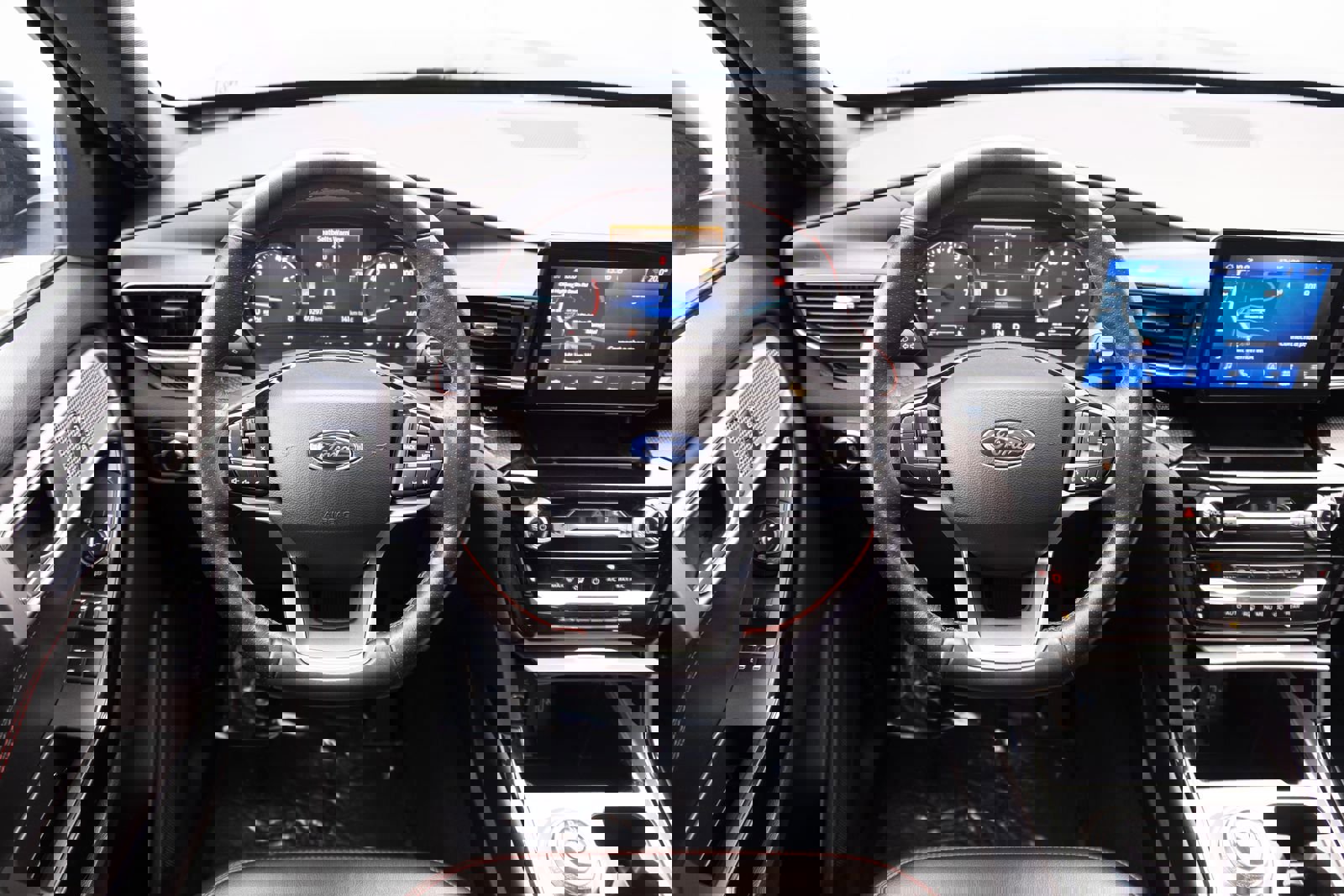 Used 2023 Ford Explorer ST-Line image 2