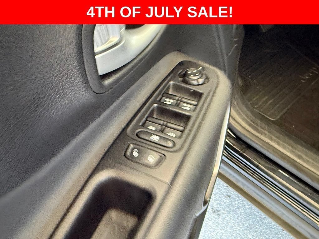 Used 2023 Jeep Renegade Latitude AWD/4WD image 12