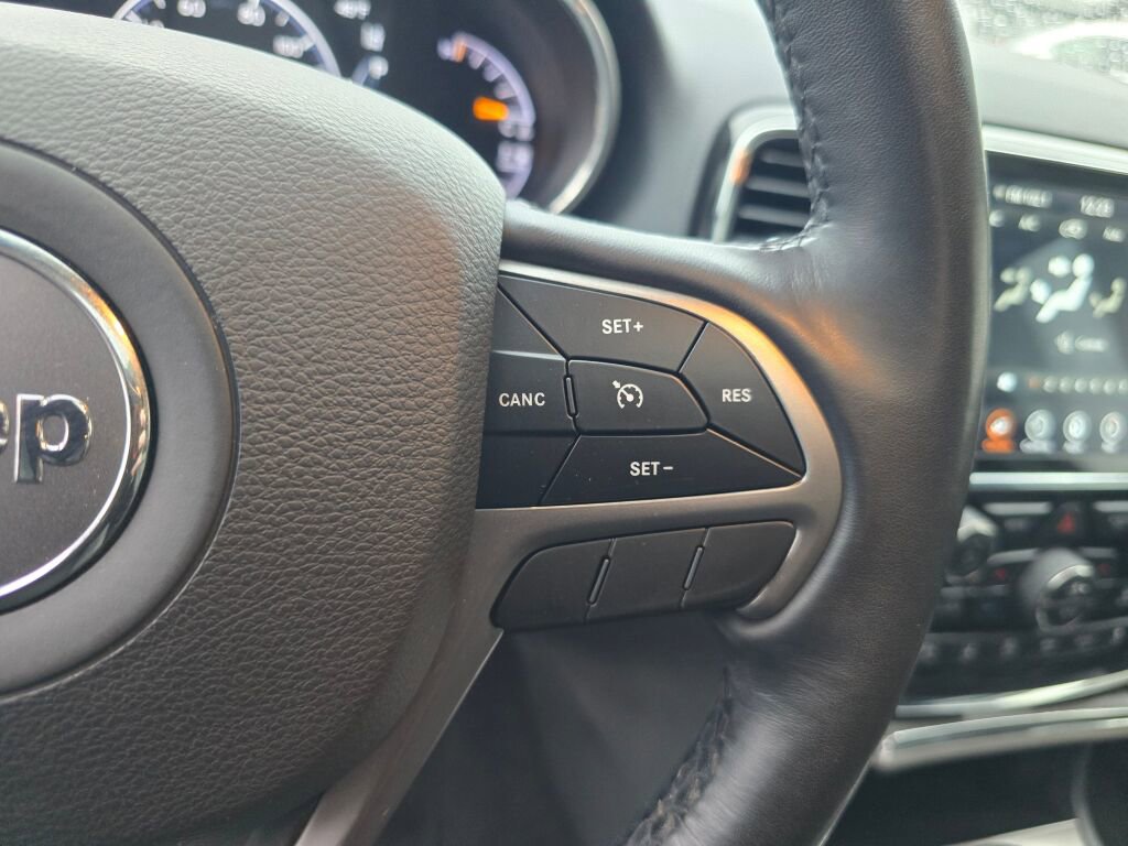 Used 2022 Jeep Grand Cherokee Laredo X image 24