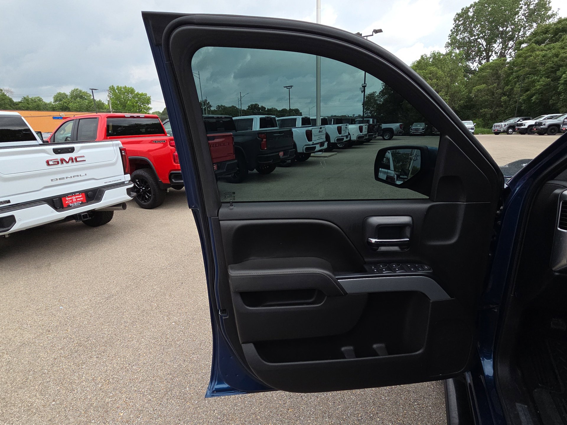 Used 2017 Chevrolet Silverado 1500 LT w/ All Star Edition AWD/4WD image 14