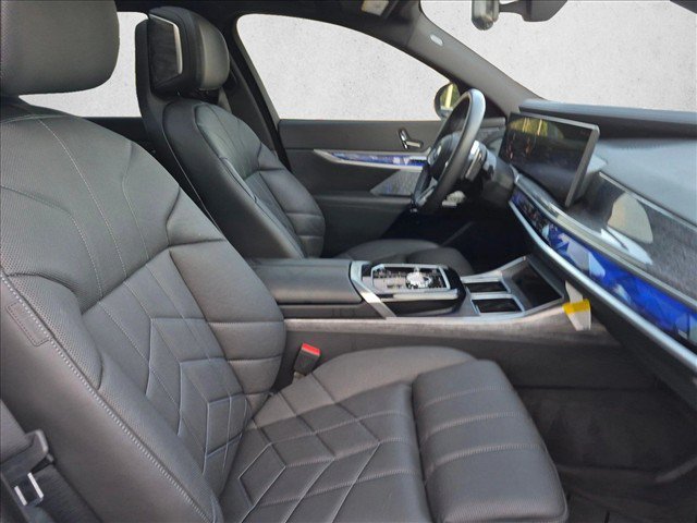 Certified 2025 BMW 760i xDrive w/ Executive Package AWD/4WD image 22