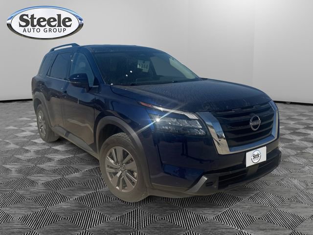 Used 2025 Nissan Pathfinder SV image 4