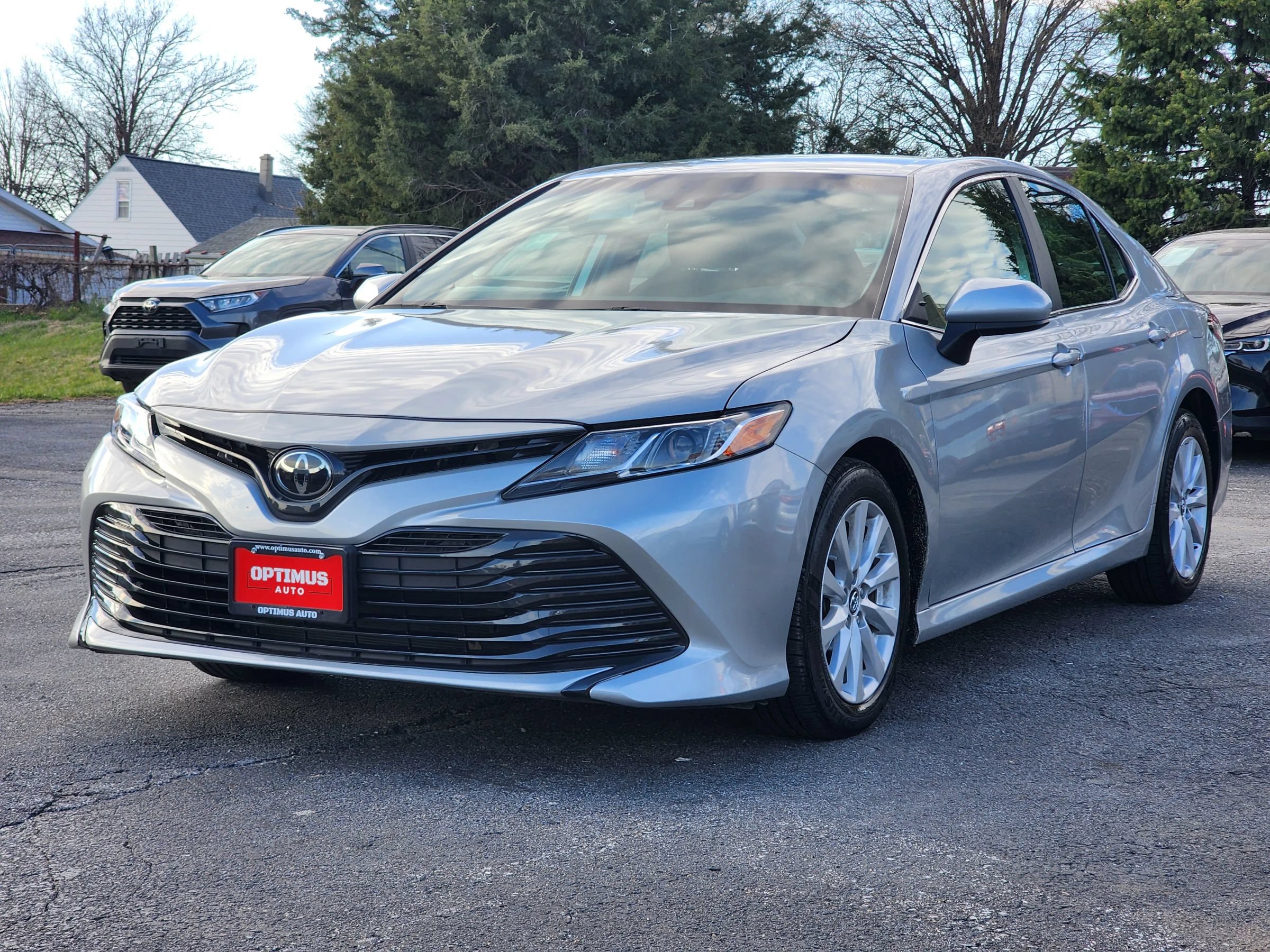 Used 2020 Toyota Camry LE FWD image 3