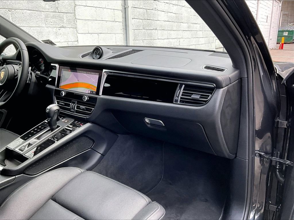 Certified 2025 Porsche Macan S AWD/4WD image 19