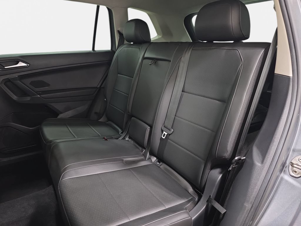 Used 2018 Volkswagen Tiguan SE AWD/4WD image 13
