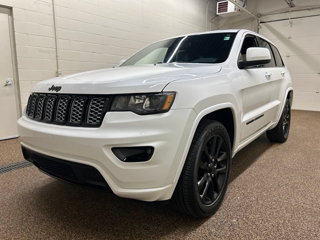 Used 2020 Jeep Grand Cherokee Altitude AWD/4WD image 5