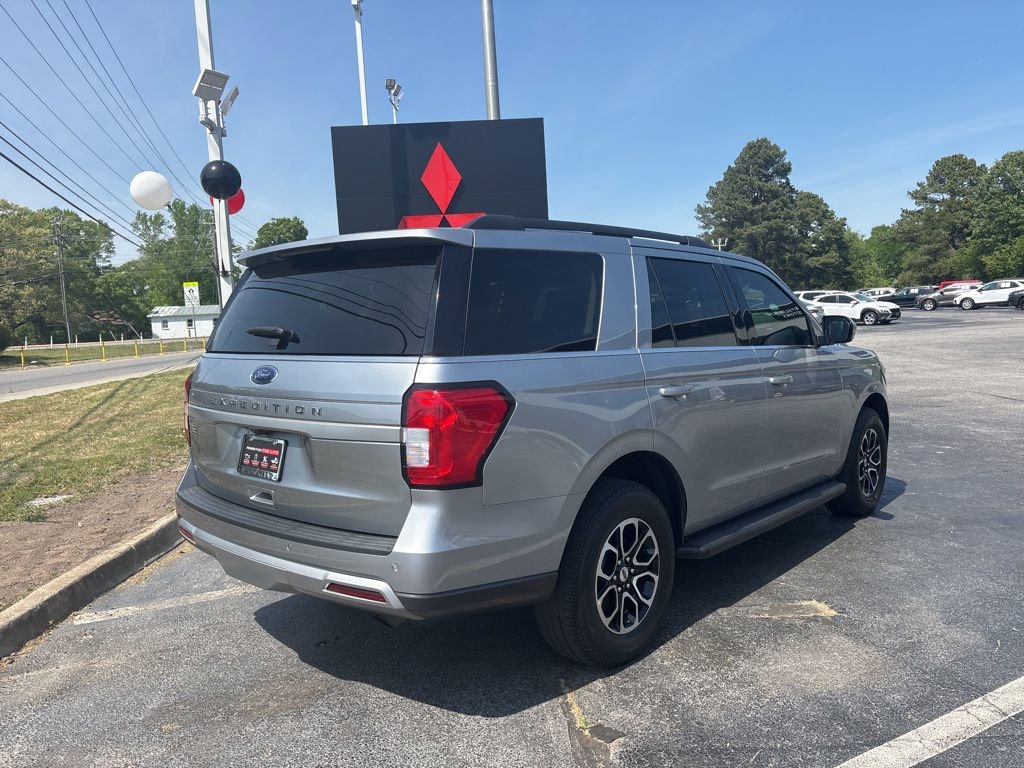 Used 2024 Ford Expedition XLT RWD image 3