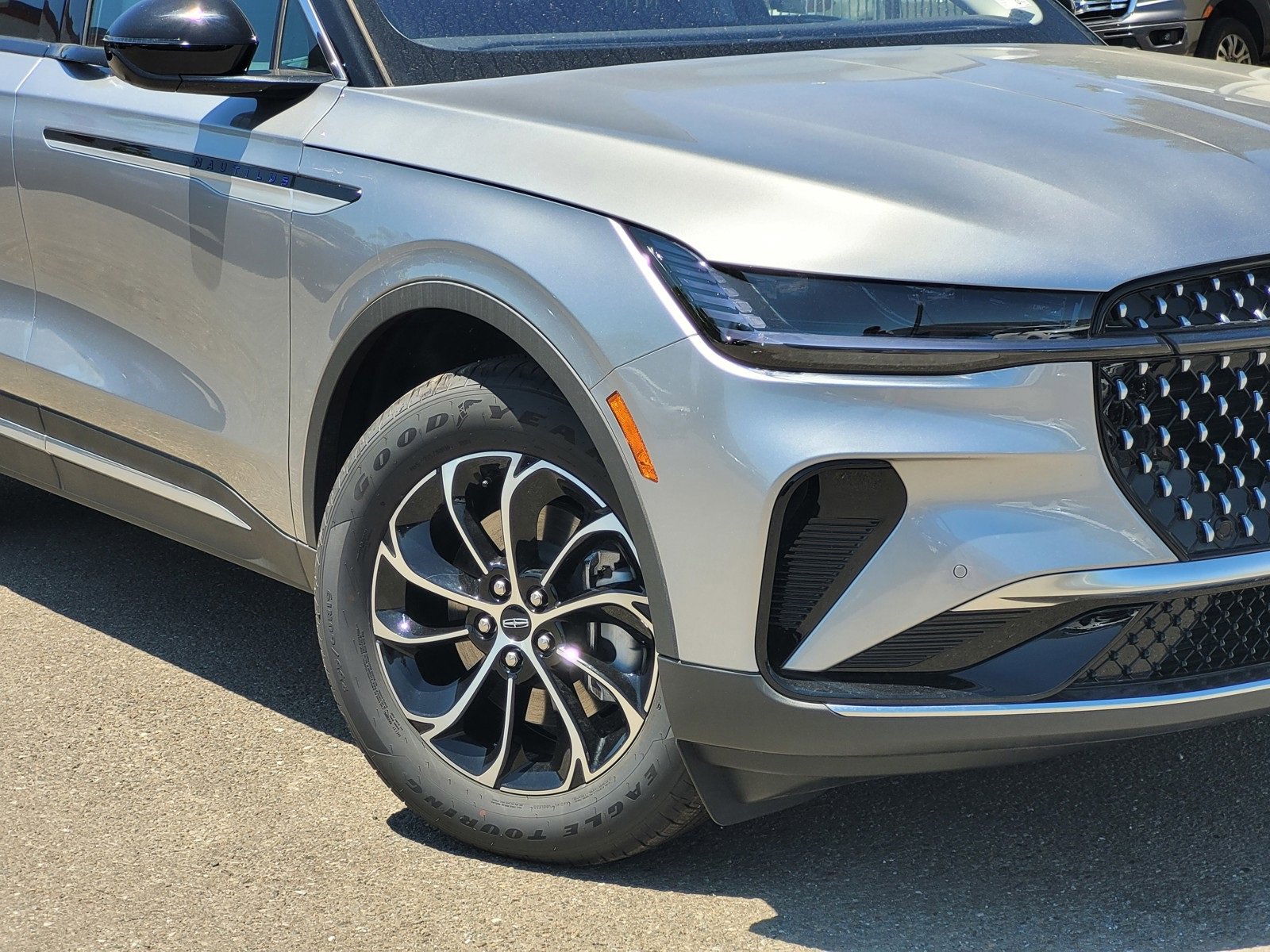 New 2025 Lincoln Nautilus Premier image 6