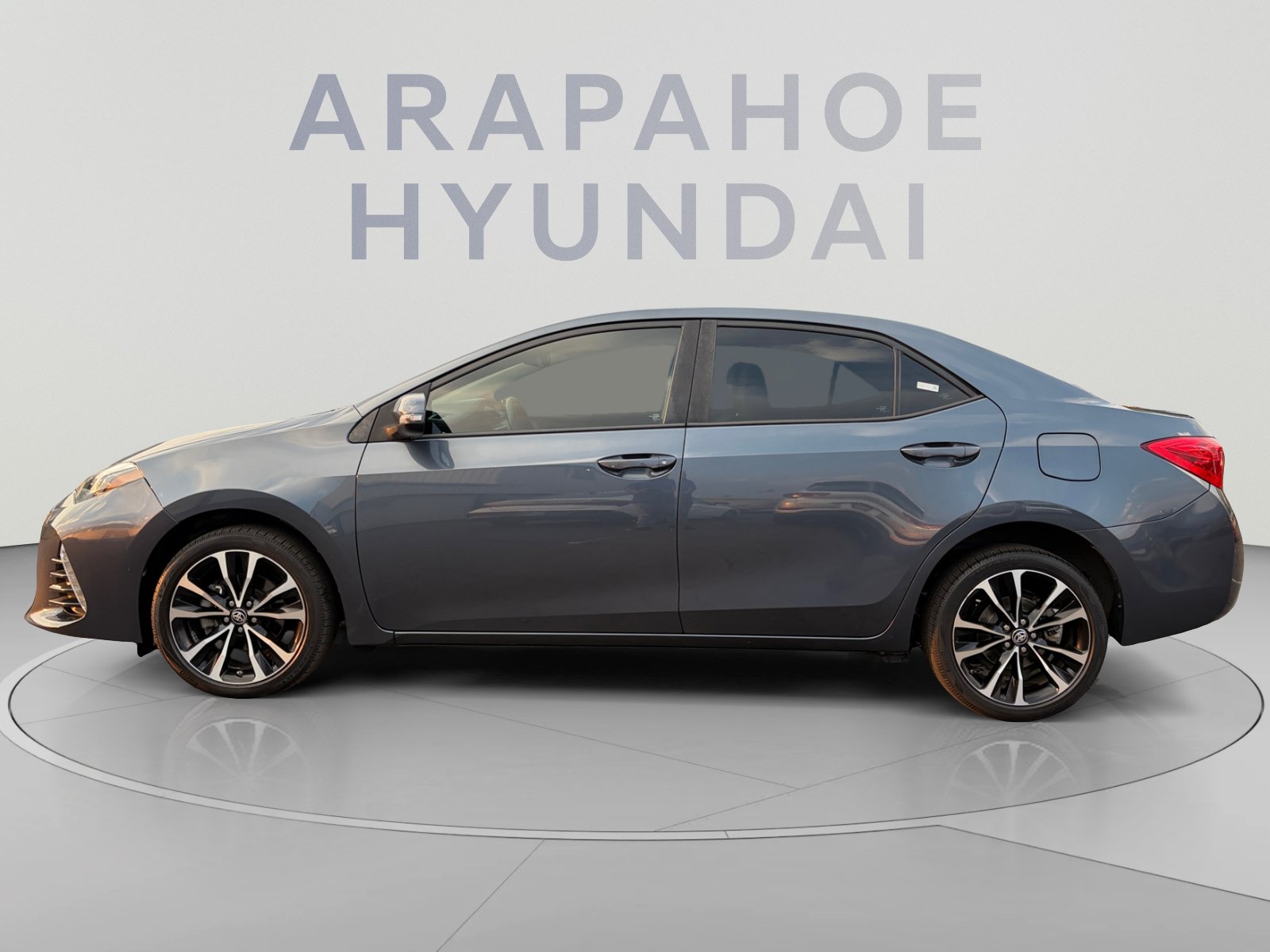 Used 2017 Toyota Corolla SE w/ Carpet Mat Package (TMS) FWD image 2