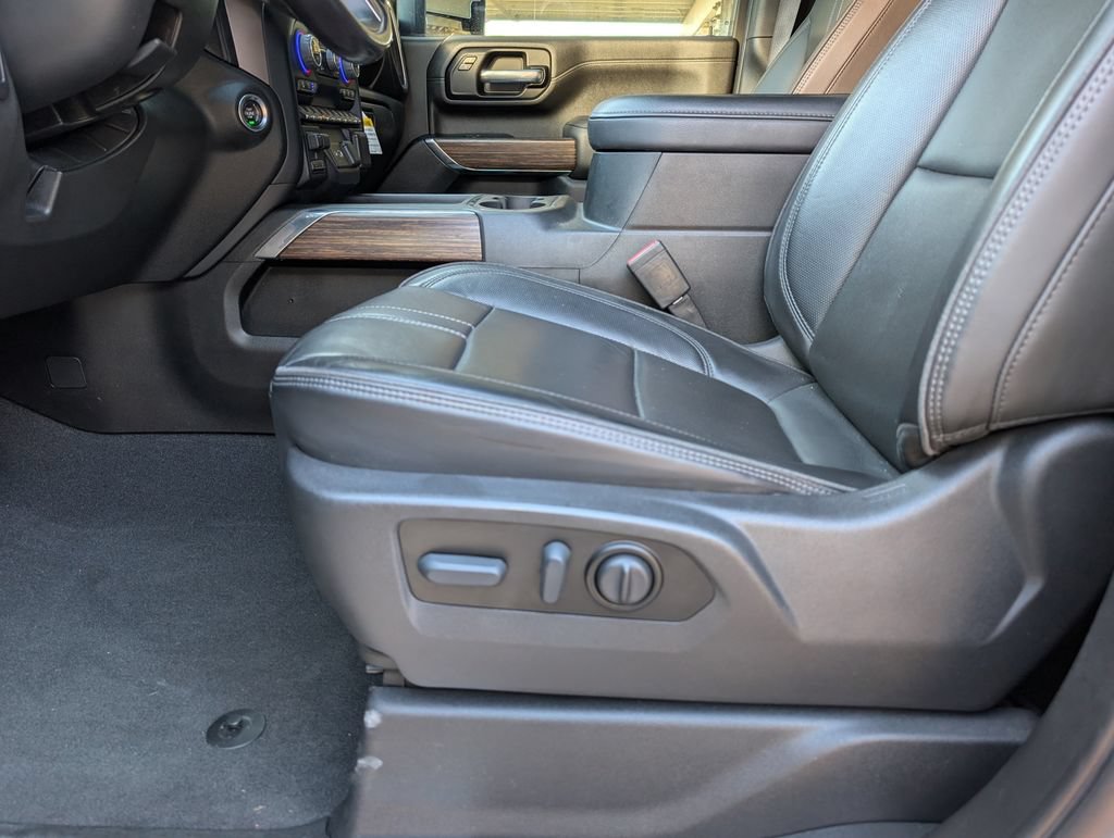 Used 2022 Chevrolet Silverado 2500 High Country w/ Technology Package AWD/4WD image 17