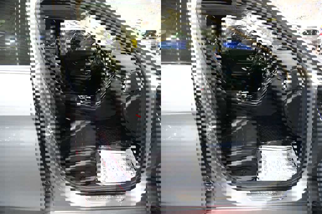 Used 2015 Mercedes-Benz C 300 4MATIC Sedan image 33