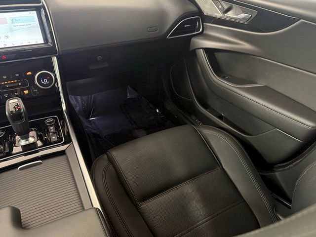 Used 2020 Jaguar XE S RWD image 25