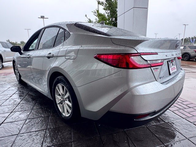 New 2026 Toyota Camry Hybrid FWD image 10