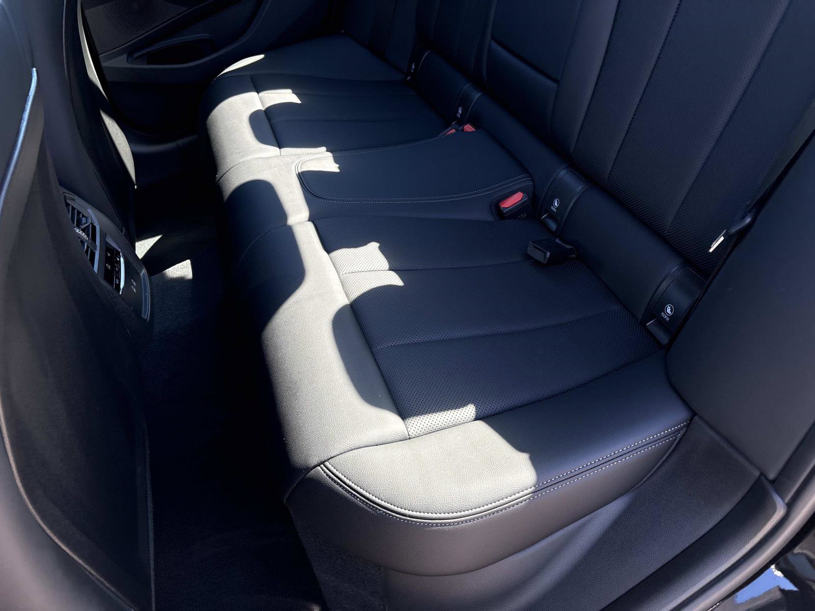 Used 2024 BMW 330i Sedan image 12