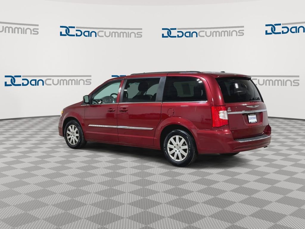 Used 2015 Chrysler Town & Country Touring image 6