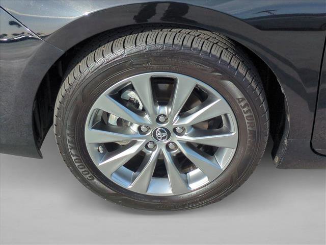 Used 2015 Toyota Camry XLE w/ Moonroof Package image 24