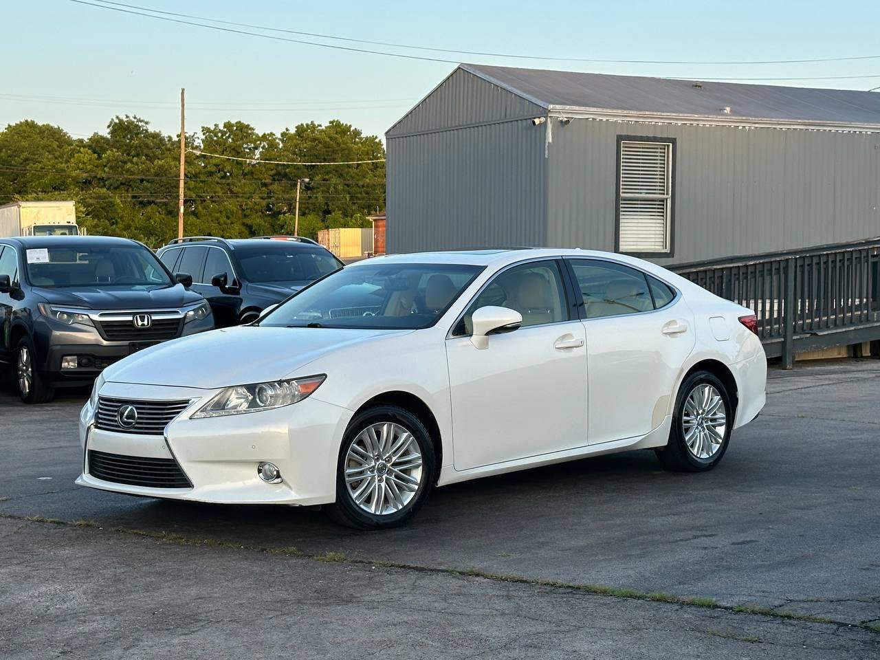 Used 2013 Lexus ES 350 w/ Luxury Pkg FWD image 1