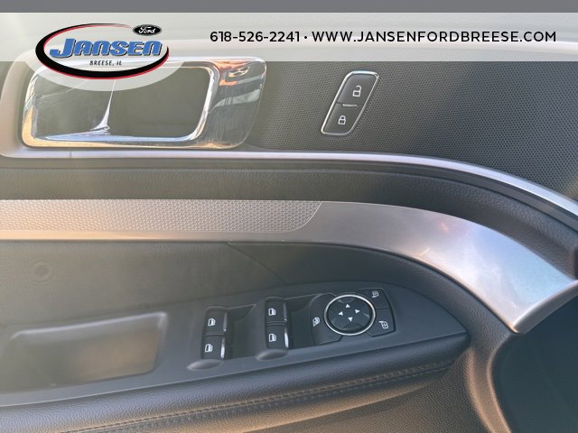 Used 2017 Ford Explorer XLT w/ Equipment Group 202A image 8