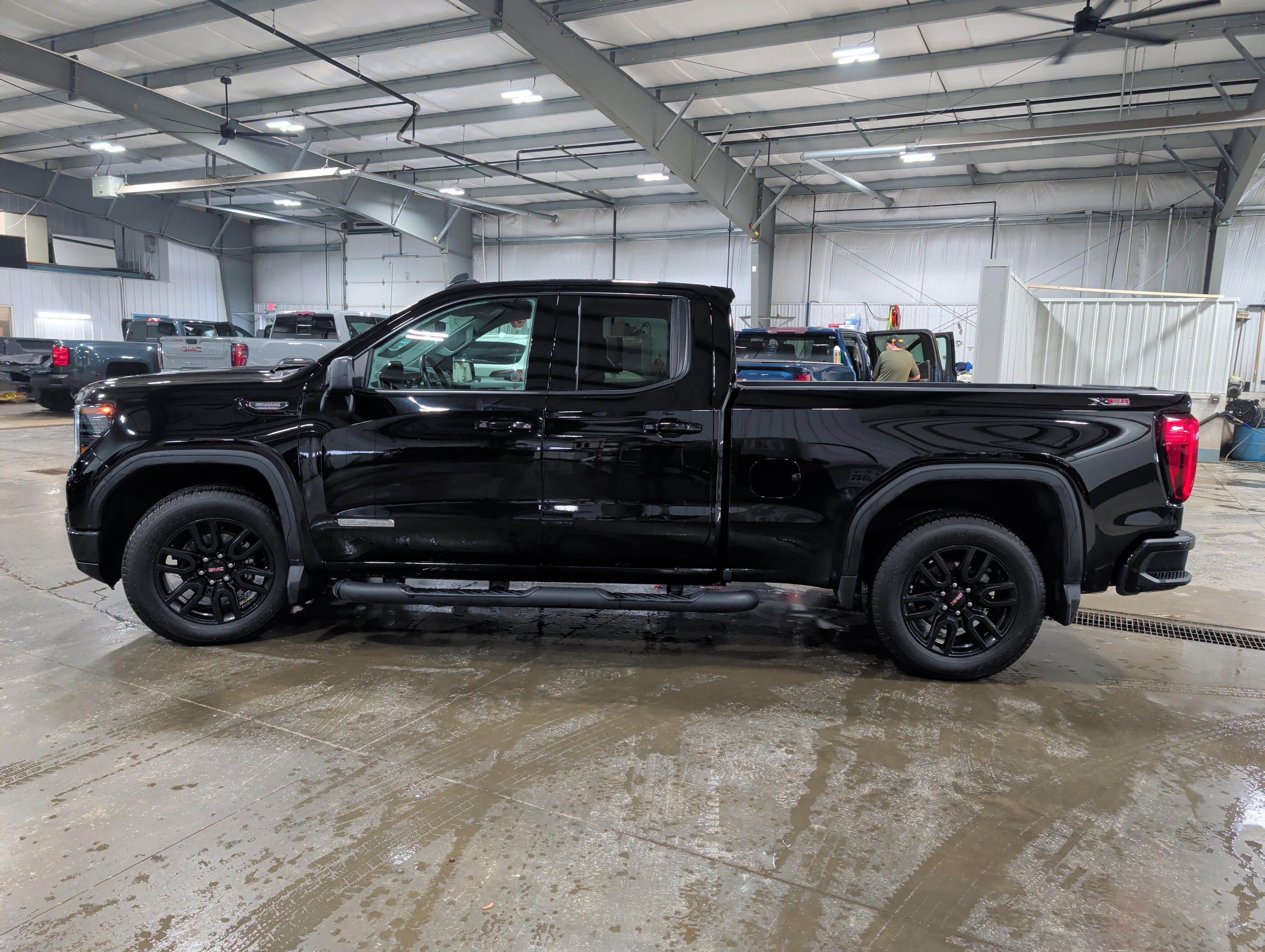 Used 2024 GMC Sierra 1500 Elevation w/ Preferred Package image 5