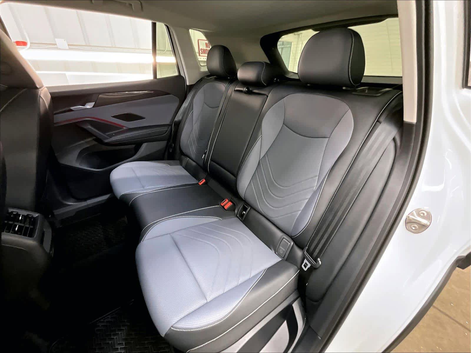 Certified 2025 Volkswagen Tiguan SE FWD image 27
