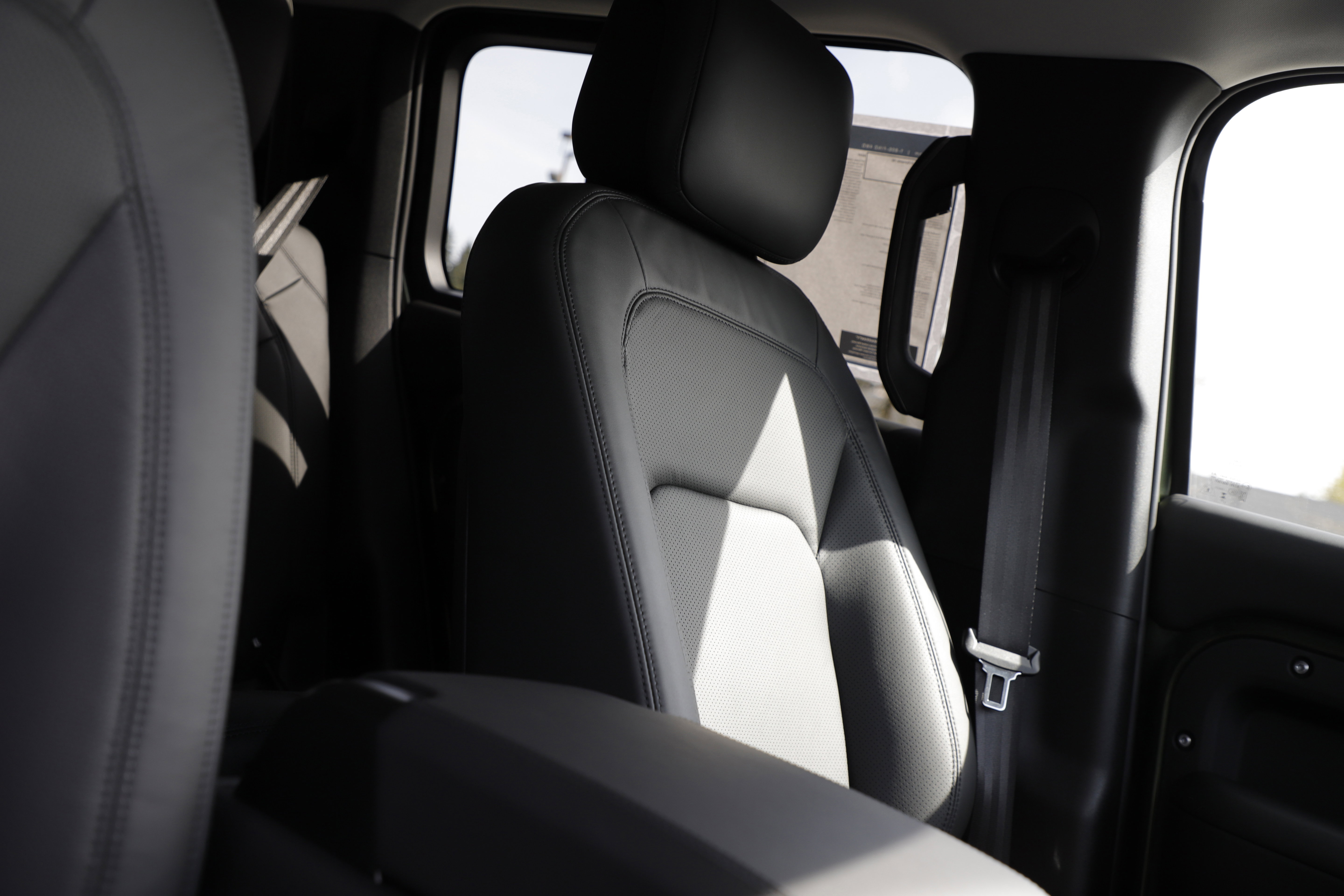 New 2026 Land Rover Defender 110 X-Dynamic SE image 11