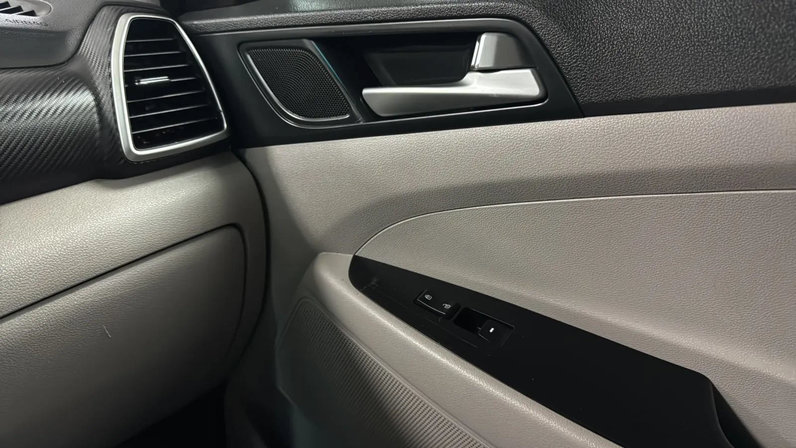 Used 2021 Hyundai Tucson SE w/ Cargo Package FWD image 17