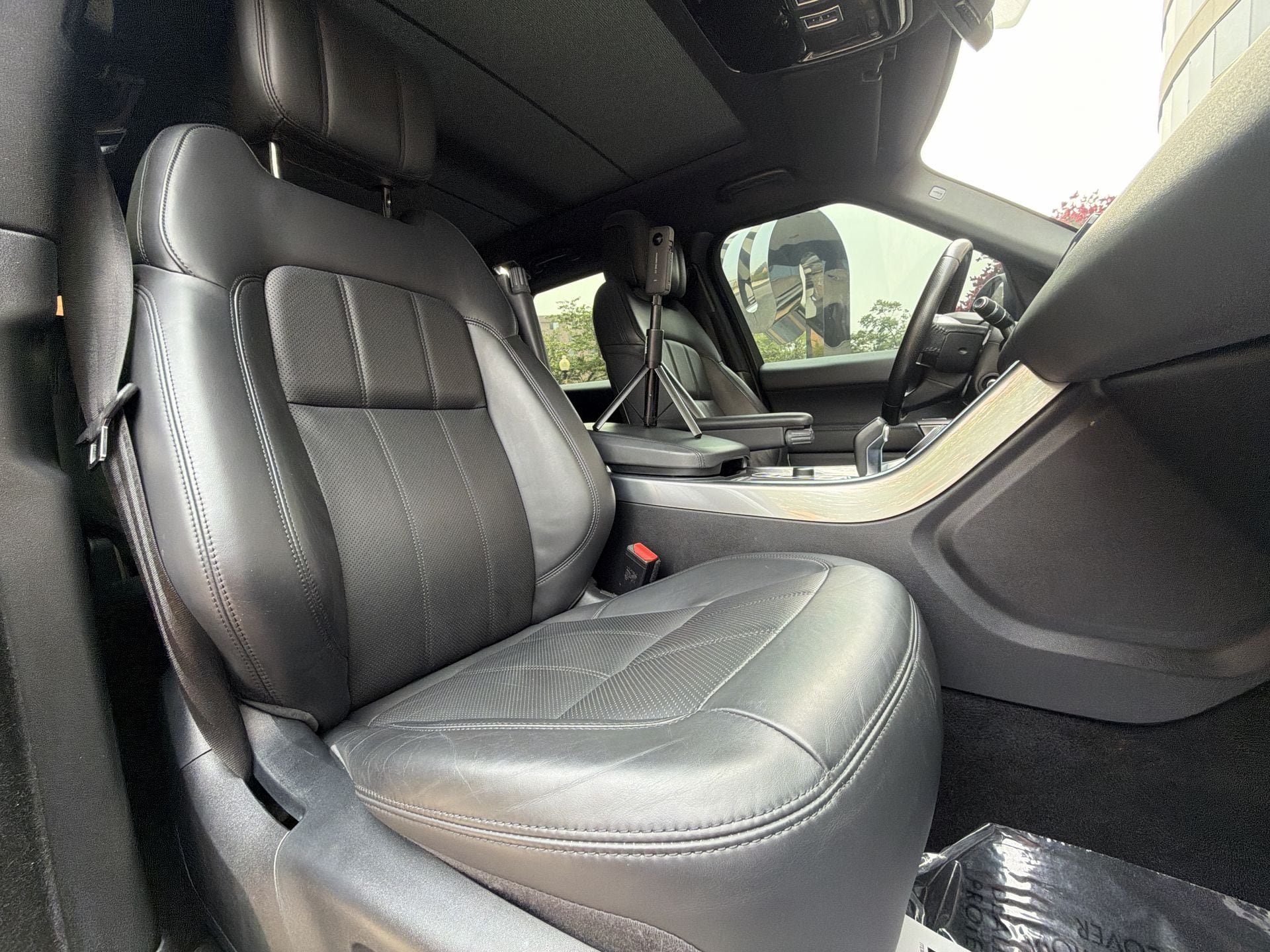 Used 2019 Land Rover Range Rover Sport HSE AWD/4WD image 28