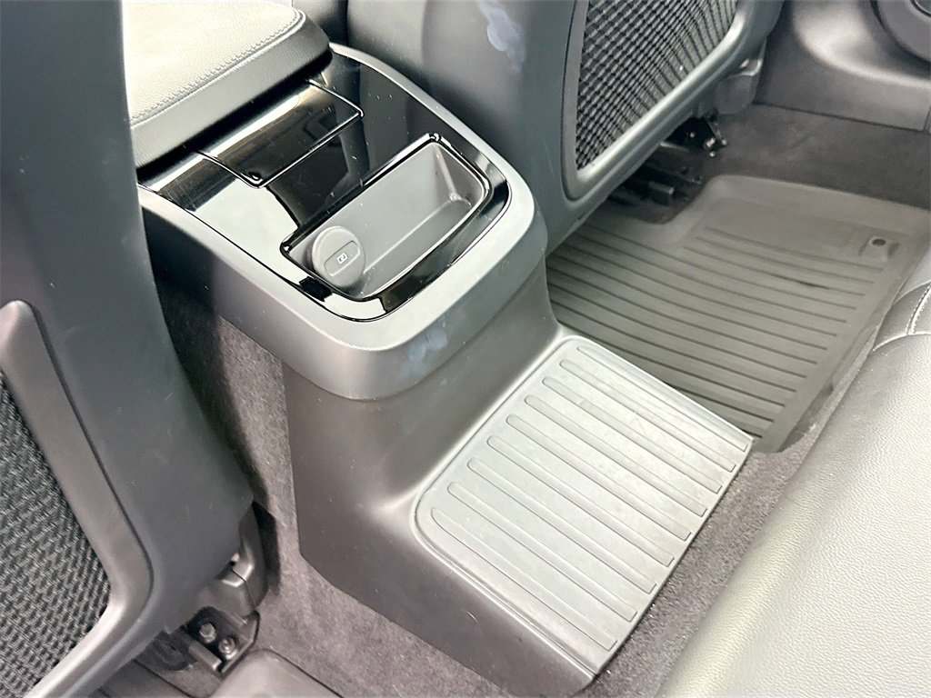 Used 2022 Volvo S60 T8 Inscription image 28