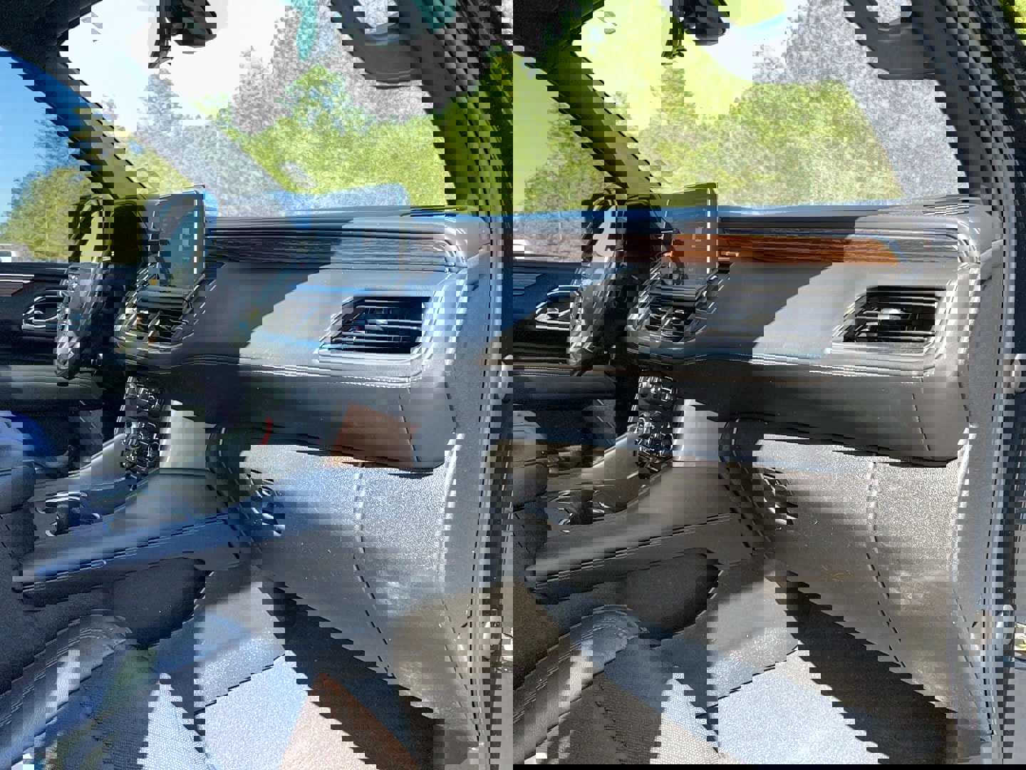 Used 2021 Chevrolet Suburban High Country w/ Premium Package image 24