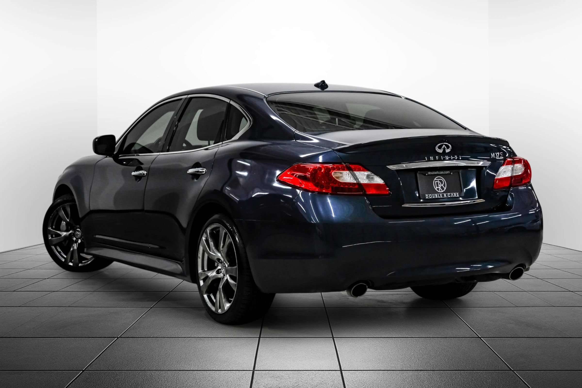 Used 2011 INFINITI M37 w/ Sport Pkg RWD image 11