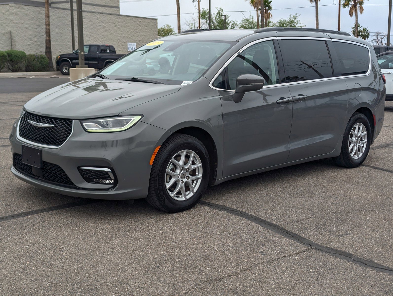 Used 2022 Chrysler Pacifica Touring-L FWD image 5