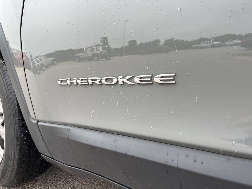 Used 2020 Jeep Cherokee Latitude Plus FWD image 11