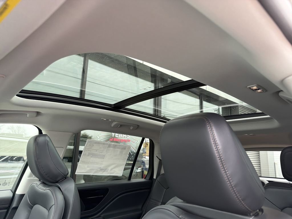 New 2025 Lincoln Aviator AWD w/ Jet Appearance Package image 11