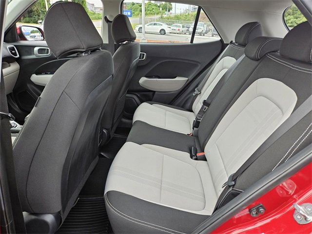 Used 2024 Hyundai Venue SEL image 9