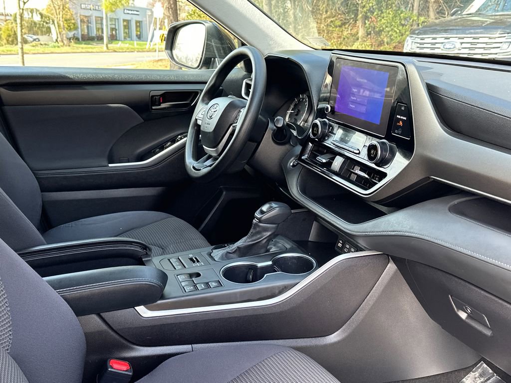 Used 2023 Toyota Highlander L image 10