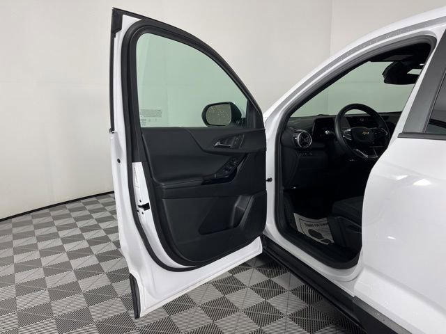 Used 2025 Chevrolet Equinox LT FWD image 16