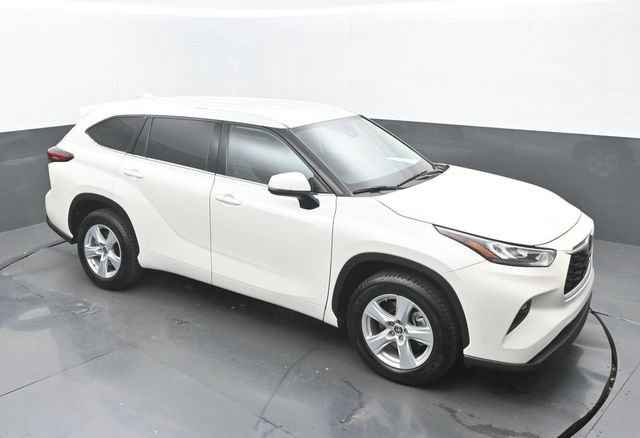 Used 2020 Toyota Highlander LE FWD image 29