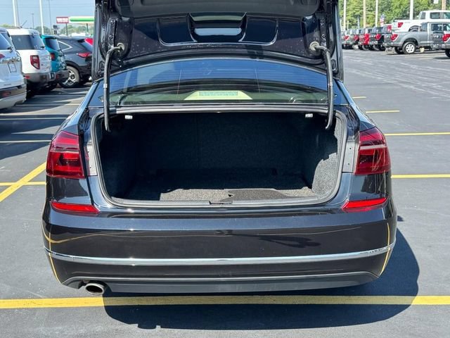 Used 2018 Volkswagen Passat 2.0T SE FWD image 5