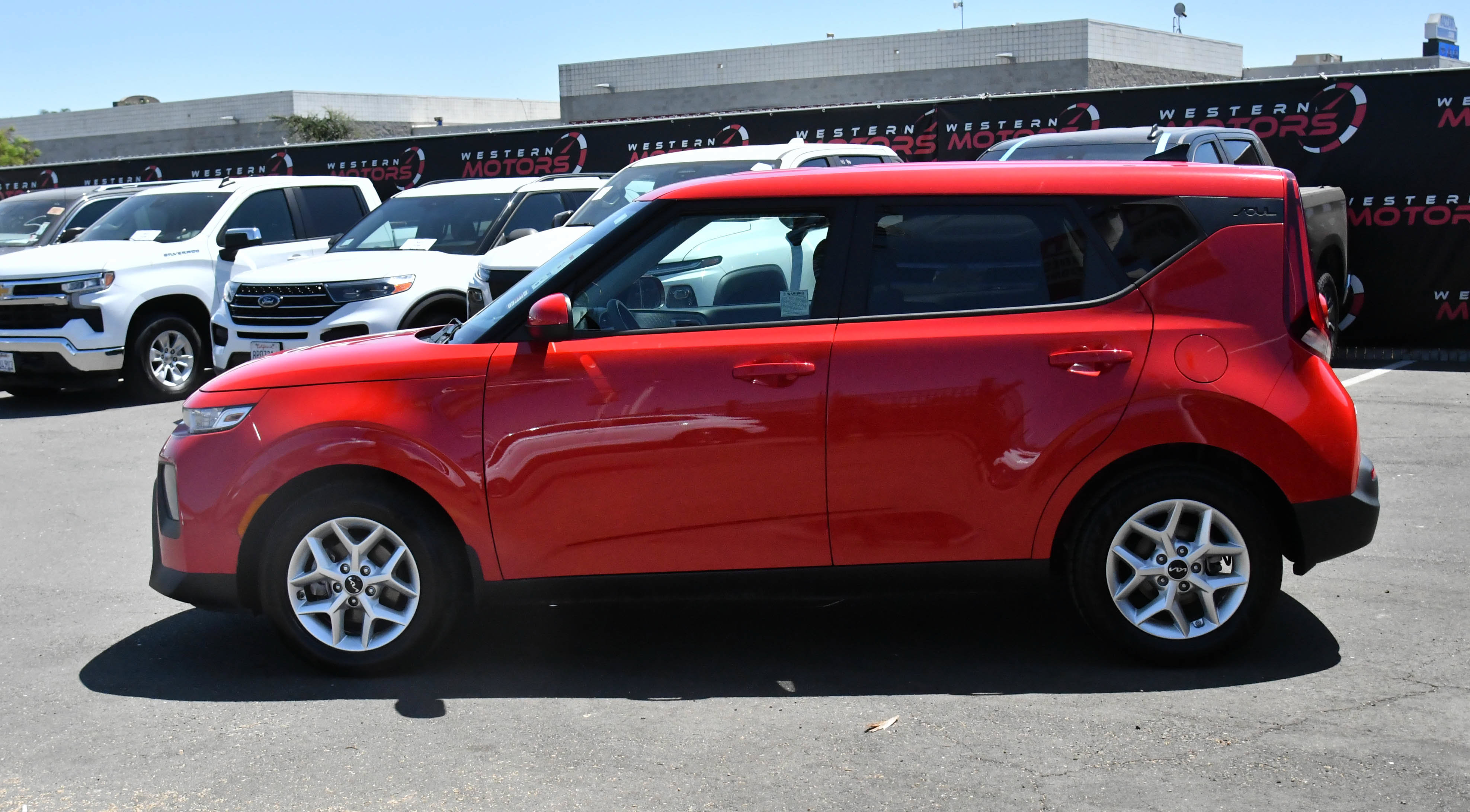 Used 2022 Kia Soul LX w/ Technology Package FWD image 4