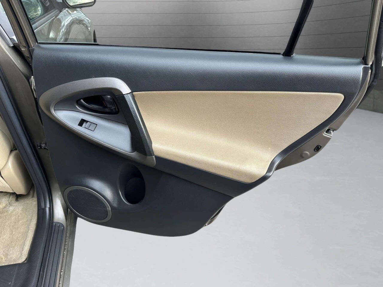 Used 2012 Toyota RAV4 4WD image 22