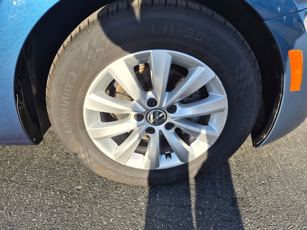 Used 2017 Volkswagen Beetle 1.8T Classic image 16