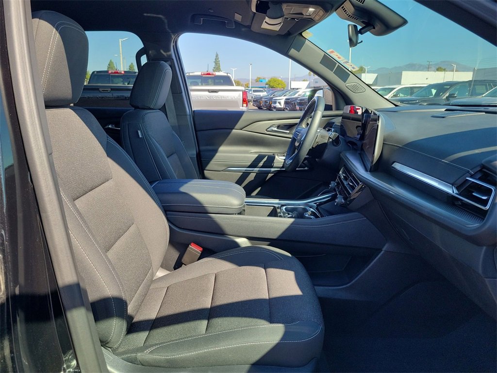 Used 2025 Chevrolet Traverse LT w/ Enhanced Driving Package image 27