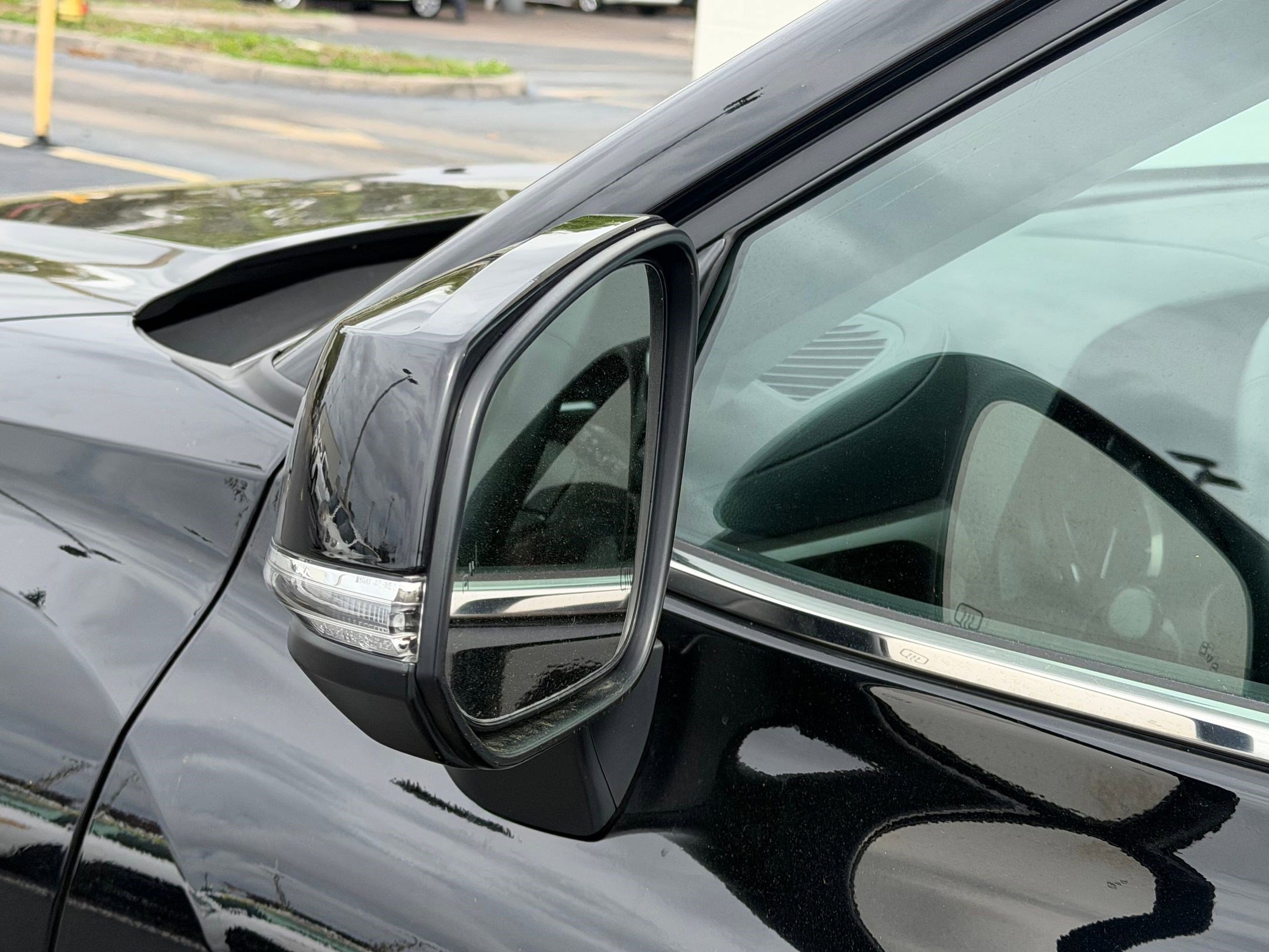 Used 2025 Toyota Highlander LE image 23