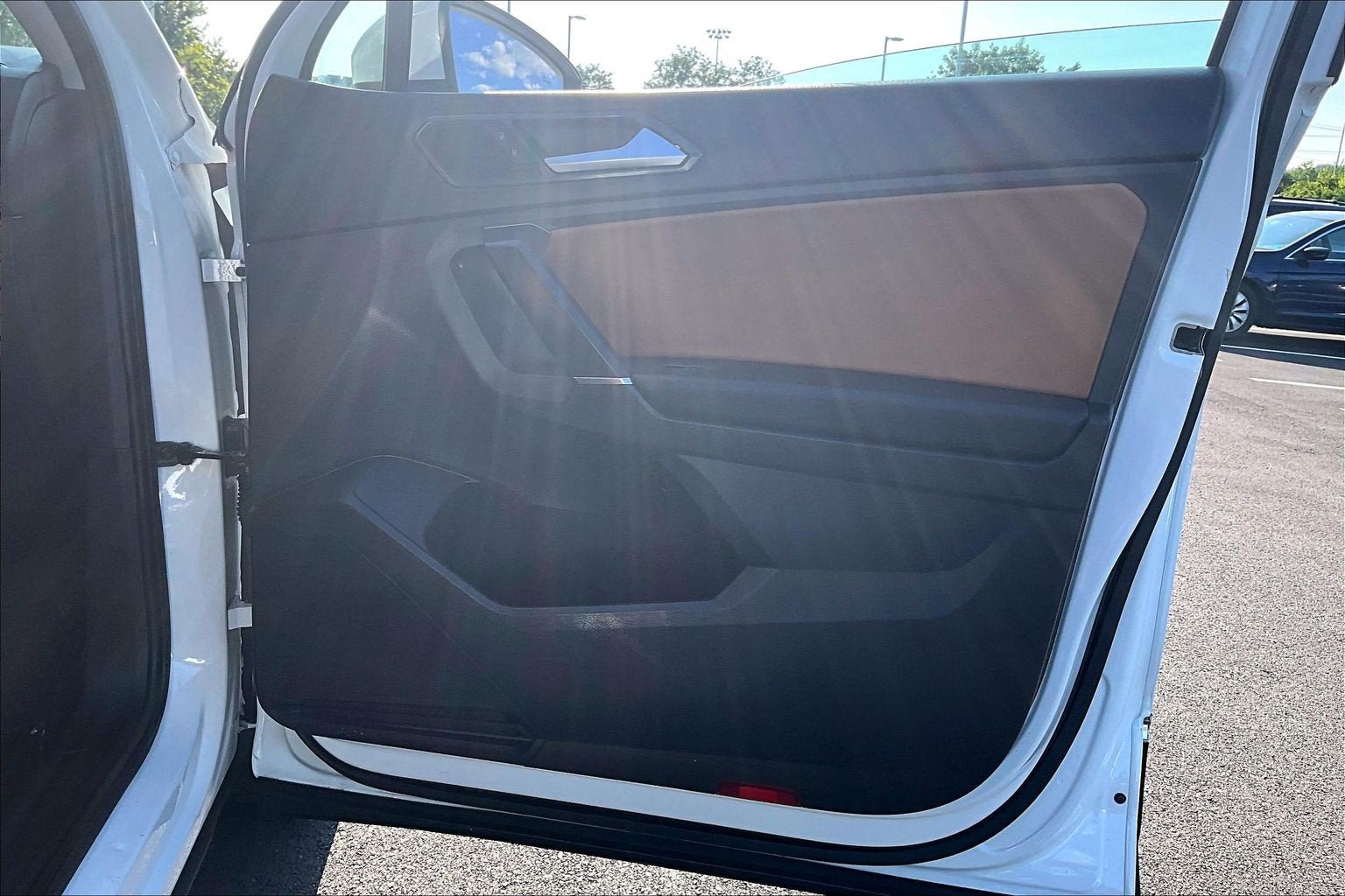 Used 2018 Volkswagen Tiguan SE w/ 3rd Row Seat Package AWD/4WD image 22