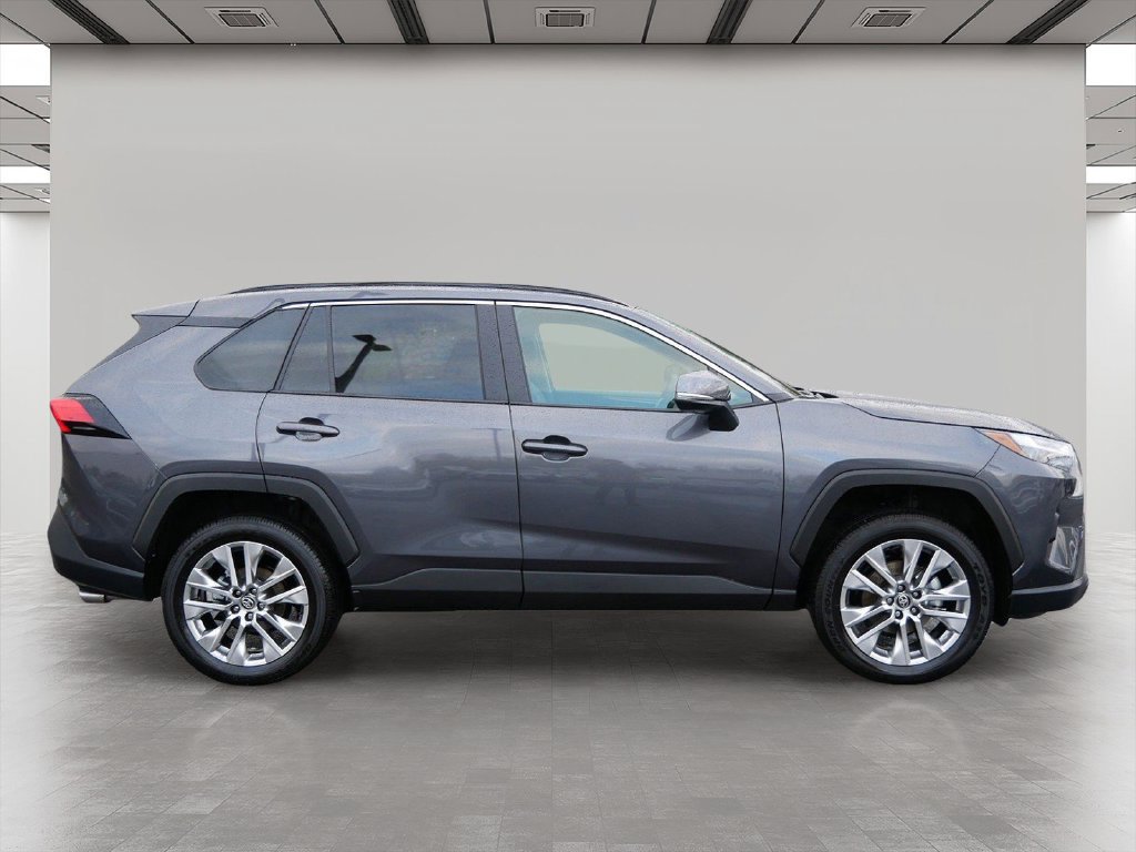 Used 2025 Toyota RAV4 XLE Premium w/ Weather Package AWD/4WD image 7