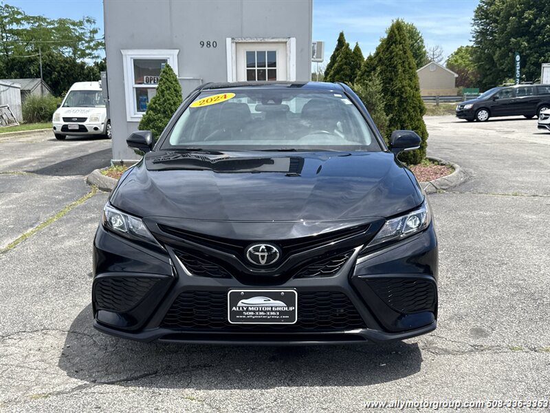 Used 2024 Toyota Camry SE w/ Cold Weather Package FWD image 2