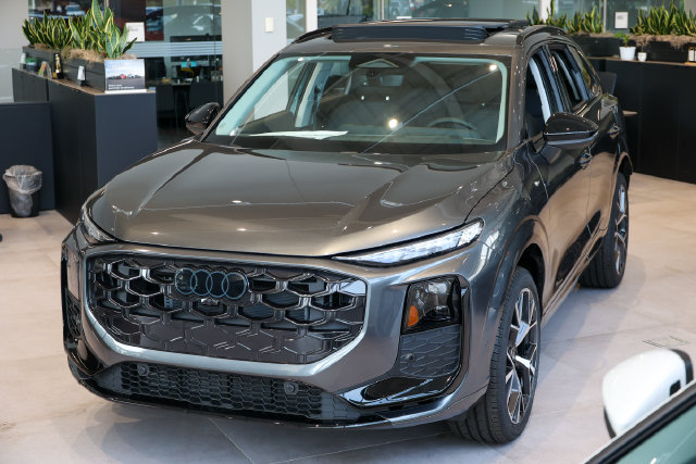 New 2026 Audi Q3 quattro 2.0T AWD/4WD image 1