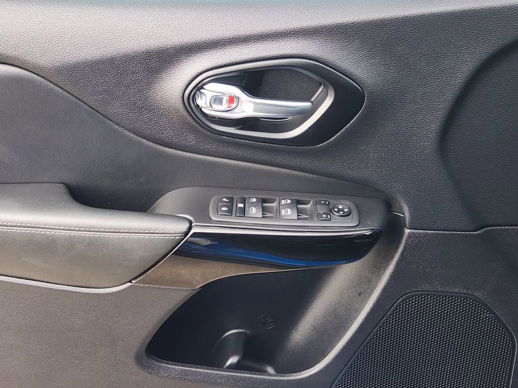 Used 2023 Jeep Cherokee Altitude Lux image 24