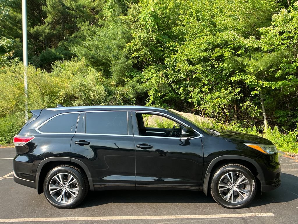 Used 2016 Toyota Highlander XLE AWD/4WD image 6
